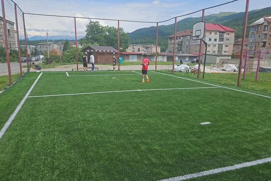 modernizare teren scoala cu gazon artificial
